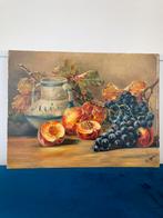 Agnes Vos NL | stilleven met fruit en waterkan | 1950-1999, Antiek en Kunst, Kunst | Schilderijen | Klassiek, Ophalen of Verzenden