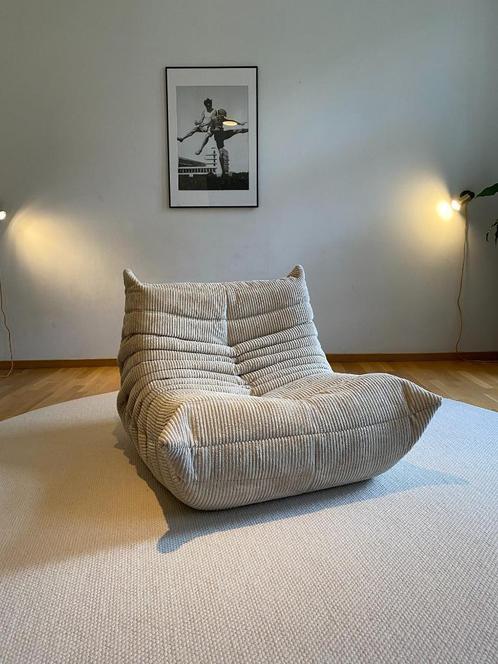 Ligne Roset - Togo - Fauteuil/Lounge Stoel - Corduroy/Rib, Huis en Inrichting, Fauteuils, Zo goed als nieuw, Stof, 50 tot 75 cm