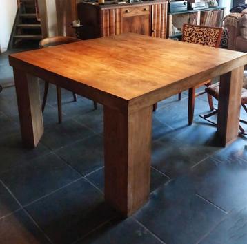 Teakhouten tafel 140x140 beschikbaar voor biedingen
