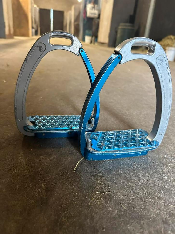 Tech stirrups venice, Dieren en Toebehoren, Paarden en Pony's | Hoofdstellen en Tuigage, Gebruikt, Dressuur, Ophalen of Verzenden