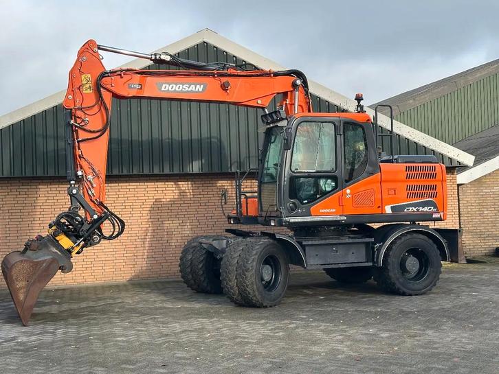 Doosan DX140W-5 (bj 2017), Zakelijke goederen, Machines en Bouw | Kranen en Graafmachines, Graafmachine