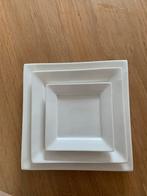 18 delig Wit servies , vierkant, Huis en Inrichting, Keuken | Servies, Ophalen of Verzenden, Zo goed als nieuw, Bord(en), Overige stijlen