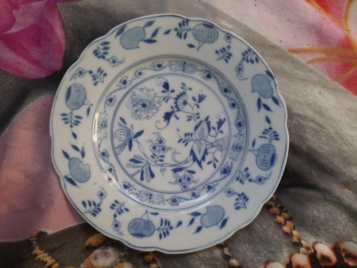 Antiek porseleinen Louis Regout bord De blauwe ui, Antiek en Kunst, Antiek | Servies los, Ophalen of Verzenden