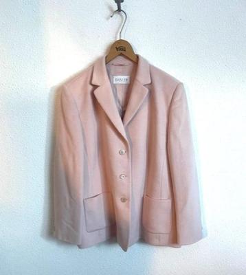 prachtig Basler jasje maat 42 - 44 wol met angora beschikbaar voor biedingen