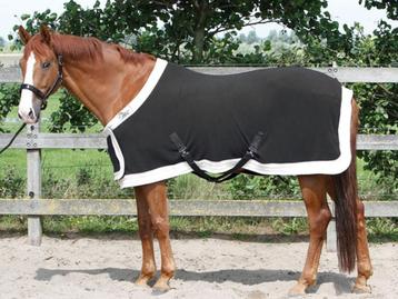 Groot assortiment dekens voor uw paard en pony. beschikbaar voor biedingen