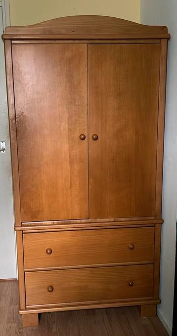 Babykamer kleding kast, van puur hout, ook voor beddegoed beschikbaar voor biedingen