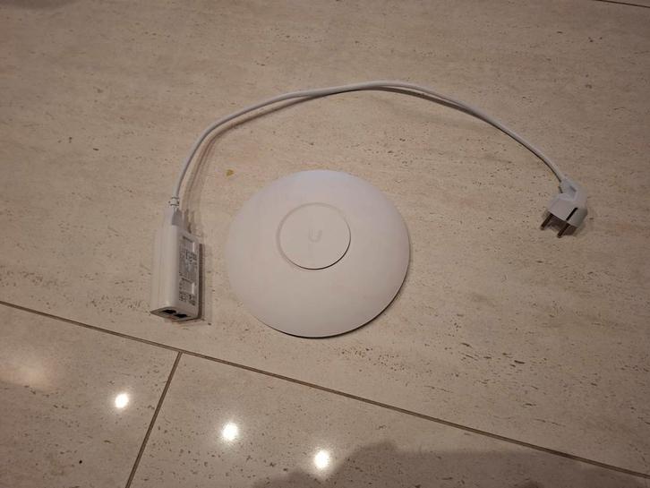 Ubiquiti UniFi AP AC Pro- Perfect voor thuisnetwerk, Computers en Software, Accesspoints, Gebruikt, Ophalen of Verzenden