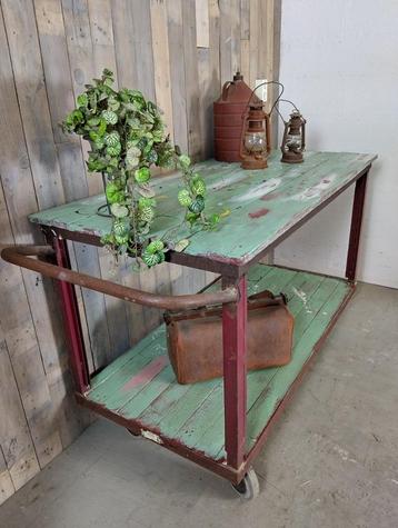 Industriële transportkar sidetable buitenkeuken beschikbaar voor biedingen