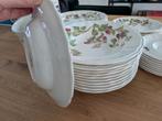 Wedgwood Raspberry Servies, Huis en Inrichting, Keuken | Servies, Ophalen, Gebruikt, Wedgwood, Kop(pen) en/of Schotel(s)