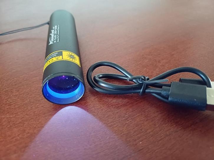 Led UV zaklamp 365Nm, via usb oplaadbaar klein #collectie, Verzamelen, Mineralen en Fossielen, Overige typen, Ophalen of Verzenden