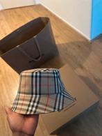 Burberry Buckethat - Nieuwstaat 1x Gedragen, Ophalen of Verzenden, Zo goed als nieuw, 58 cm (L, 7¼ inch) of meer, Hoed
