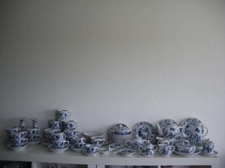 Blue Danube servies met rechte stempel, Huis en Inrichting, Keuken | Servies, Zo goed als nieuw, Bord(en), Wedgwood, Aardewerk
