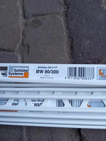Tegelstrip kunststof wit acht lengtes van 3 meter beschikbaar voor biedingen