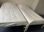 2 Witte onderschuifbare bedden met matras en beschermhoezen, Ophalen, Zo goed als nieuw, Eenpersoons, 90 cm