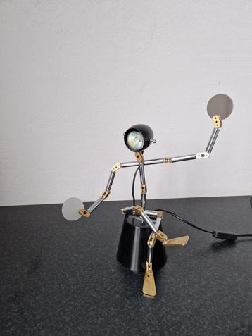 Vintage design tafellamp robotfiguur "lampje" verstelbaar beschikbaar voor biedingen