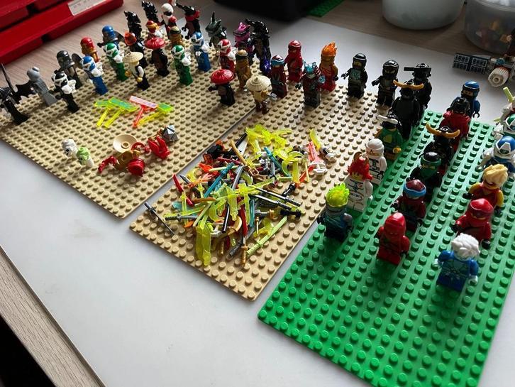 lego grote partij ninjago poppetjes en gereedschap diversen, Kinderen en Baby's, Speelgoed | Duplo en Lego, Zo goed als nieuw