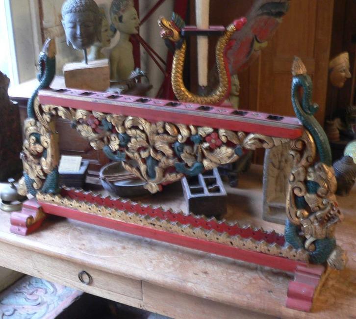 Ploncon 7 Krissen PO2 Keris rek houder Naga Indonesie kunst, Antiek en Kunst, Kunst | Niet-Westerse kunst, Ophalen of Verzenden