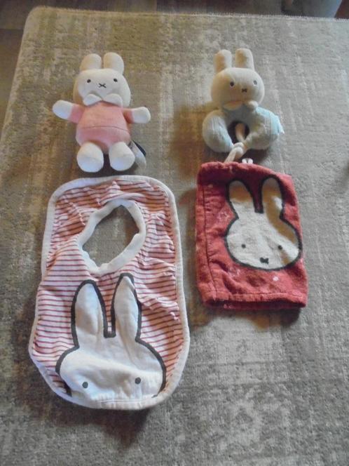 nijntje washandje - rammelaars en slabbetje ', Kinderen en Baby's, Babyvoeding en Toebehoren, Zo goed als nieuw, Overige typen