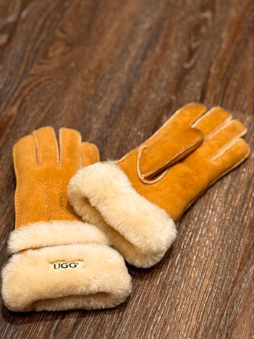 Zeer mooie  UGG’s handschoenen beschikbaar voor biedingen