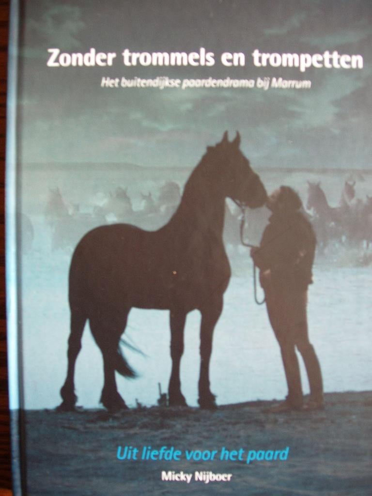 Zonder trommels en trompetten. Paardendrama bij  Marrum, 20e eeuw of later, Ophalen of Verzenden, Zo goed als nieuw, Micky Nijboer