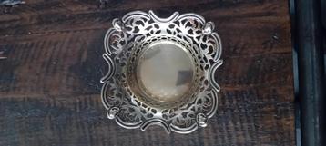 Verzilverd mandje beschikbaar voor biedingen