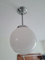 Vintage schoollamp melkglas bollamp chroom, Huis en Inrichting, Lampen | Hanglampen, Ophalen of Verzenden, Zo goed als nieuw