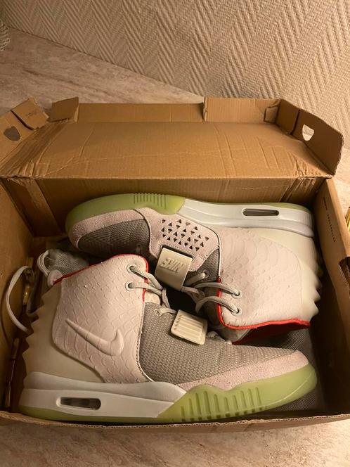 Nike Air Yeezy 2 “Pure Platinum” maat 45., Kleding | Heren, Schoenen, Zo goed als nieuw, Sneakers of Gympen, Overige kleuren, Ophalen of Verzenden