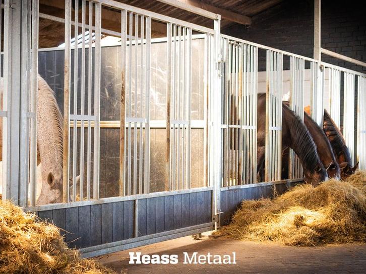 Voerwand | Groepshuisvesting | Schuifdeur | Voerplek | 13, Dieren en Toebehoren, Stalling en Weidegang, Stalling, 4 paarden of pony's of meer