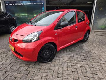 Toyota Aygo 1.0-12V | 1E EIGENAAR | 12MND GARANTIE | LAGE KM beschikbaar voor biedingen