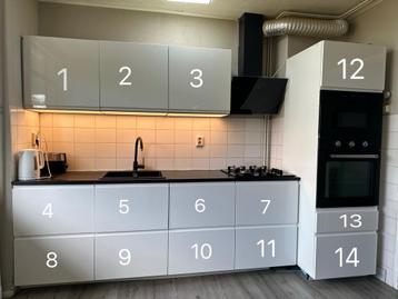 Glanzende witte keuken - Zo goed als nieuw! beschikbaar voor biedingen