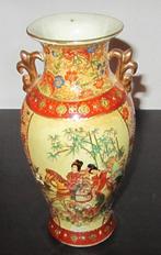 Vintage Chinese Vaas van Porselein, Antiek en Kunst, Antiek | Vazen, Ophalen of Verzenden