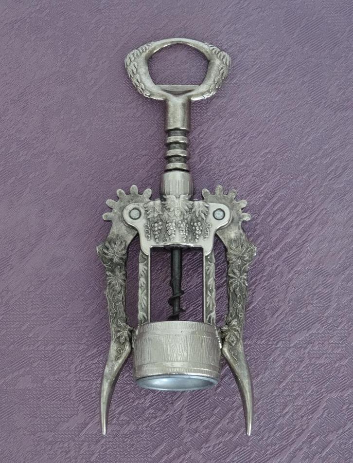 Vintage kurkentrekker gedecoreerd met druiventrossen+wijnvat, Verzamelen, Wijnen, Nieuw, Overige typen, Overige gebieden, Ophalen of Verzenden