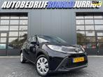 Toyota Aygo X 1.0 VVT-i MT Play NLAuto/Carplay/Led/Airco/Nav, Auto's, Stof, Gebruikt, 920 kg, 4 stoelen