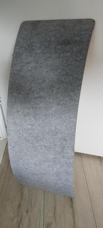 Wobbel starter met muis grijs vilt beschikbaar voor biedingen