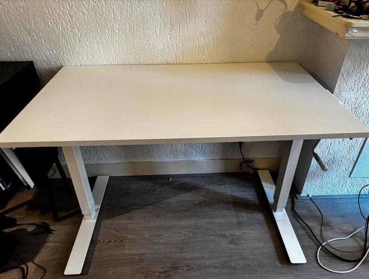 Ikea Verstelbaar Bureau MOET WEG!!, Huis en Inrichting, Bureaus, Gebruikt, Bureau, In hoogte verstelbaar, Ophalen of Verzenden