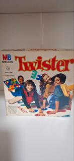 Twister Bordspel - MB Spellen, Hobby en Vrije tijd, Gezelschapsspellen | Bordspellen, Vijf spelers of meer, Ophalen of Verzenden