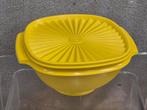 Tupperware servalier grote schaal met zonnedeksel geel, Ophalen of Verzenden, Zo goed als nieuw, Geel, Schaal