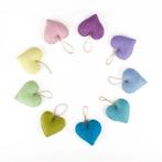 Vrolijke vilten hartjes 8 x 8 cm in div. kleuren, leuk kado, Nieuw, Ophalen of Verzenden
