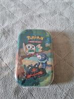 Pokemon TCG Celebrations Mini Tin 'Rowlet' (NEW), Ophalen of Verzenden, Nieuw, Overige typen