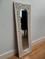 Lange spiegel met houten omlijsting - wit - brocante, Huis en Inrichting, Woonaccessoires | Spiegels, Ophalen, Zo goed als nieuw