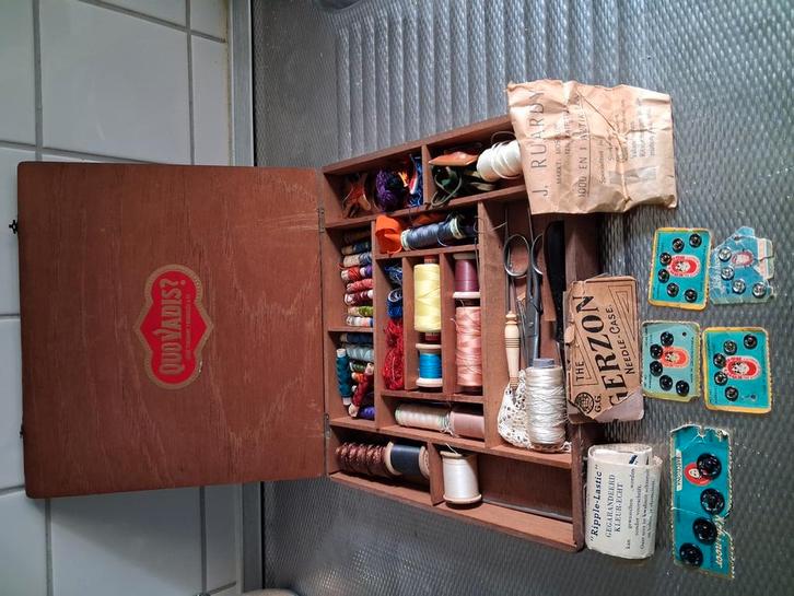 Vintage naaidoos QUO VADIS? – met originele inhoud – jaren 1, Antiek en Kunst, Curiosa en Brocante, Ophalen