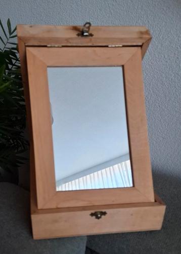 Spiegelkist beschikbaar voor biedingen