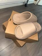 Yeezy slides, Slippers, Beige, Ophalen of Verzenden, Adidas yeezy