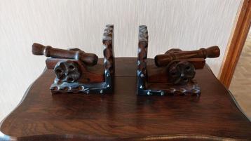 Boeksteunen  beschikbaar voor biedingen