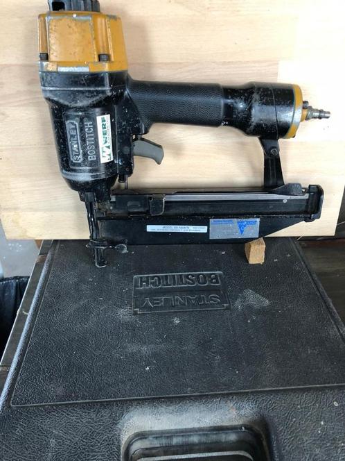 tacker voor brads spijkers, Doe-het-zelf en Verbouw, Gereedschap | Handgereedschap, Gebruikt, Ophalen