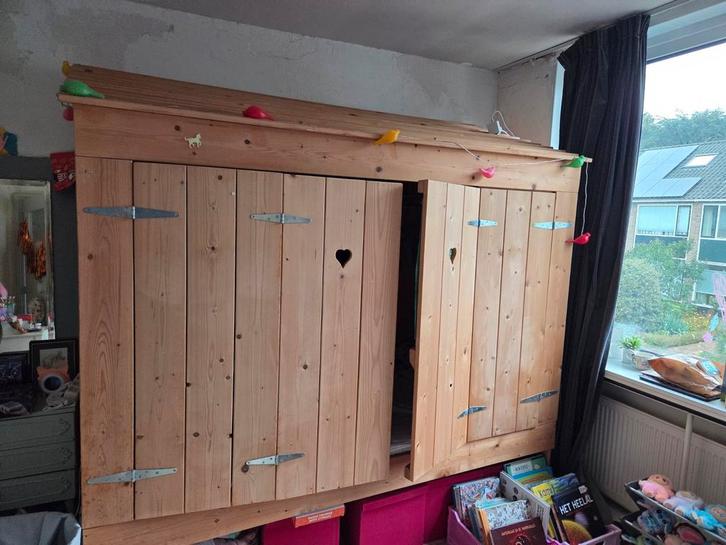 Houten Huisjes Bed - Uniek!, Kinderen en Baby's, Kinderkamer | Bedden, Gebruikt, 180 cm of meer, 85 tot 100 cm, Lattenbodem, Ophalen