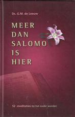 Ds. G.M. de Leeuw - Meer dan Salomo is hier - 52 Meditaties, Boeken, Godsdienst en Theologie, Ds. G.M. de Leeuw, Christendom | Protestants