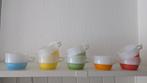Opaline Arcopal Franse kopjes met gekleurde onderrand, Huis en Inrichting, Keuken | Servies, Ophalen of Verzenden, Glas, Overige stijlen