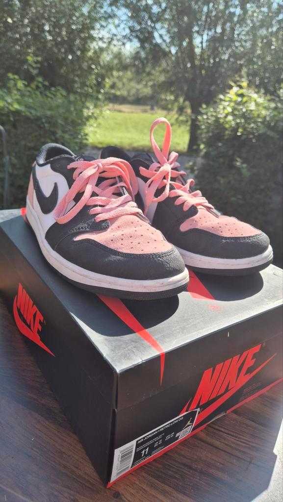 Jordan 1 Low pink coral  - Maat 45 gedragen, Kleding | Heren, Schoenen, Gedragen, Sneakers of Gympen, Zwart, Ophalen of Verzenden