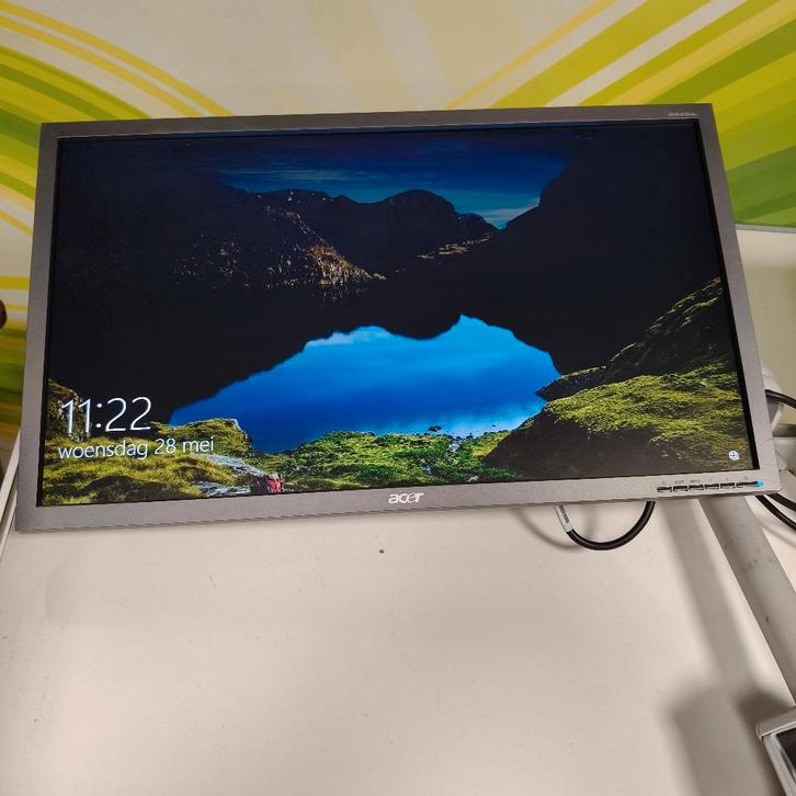2 Acer beeldschermen met monitor arm 24 inch schermen, Computers en Software, Monitoren, Gebruikt, 101 t/m 150 Hz, VGA, In hoogte verstelbaar